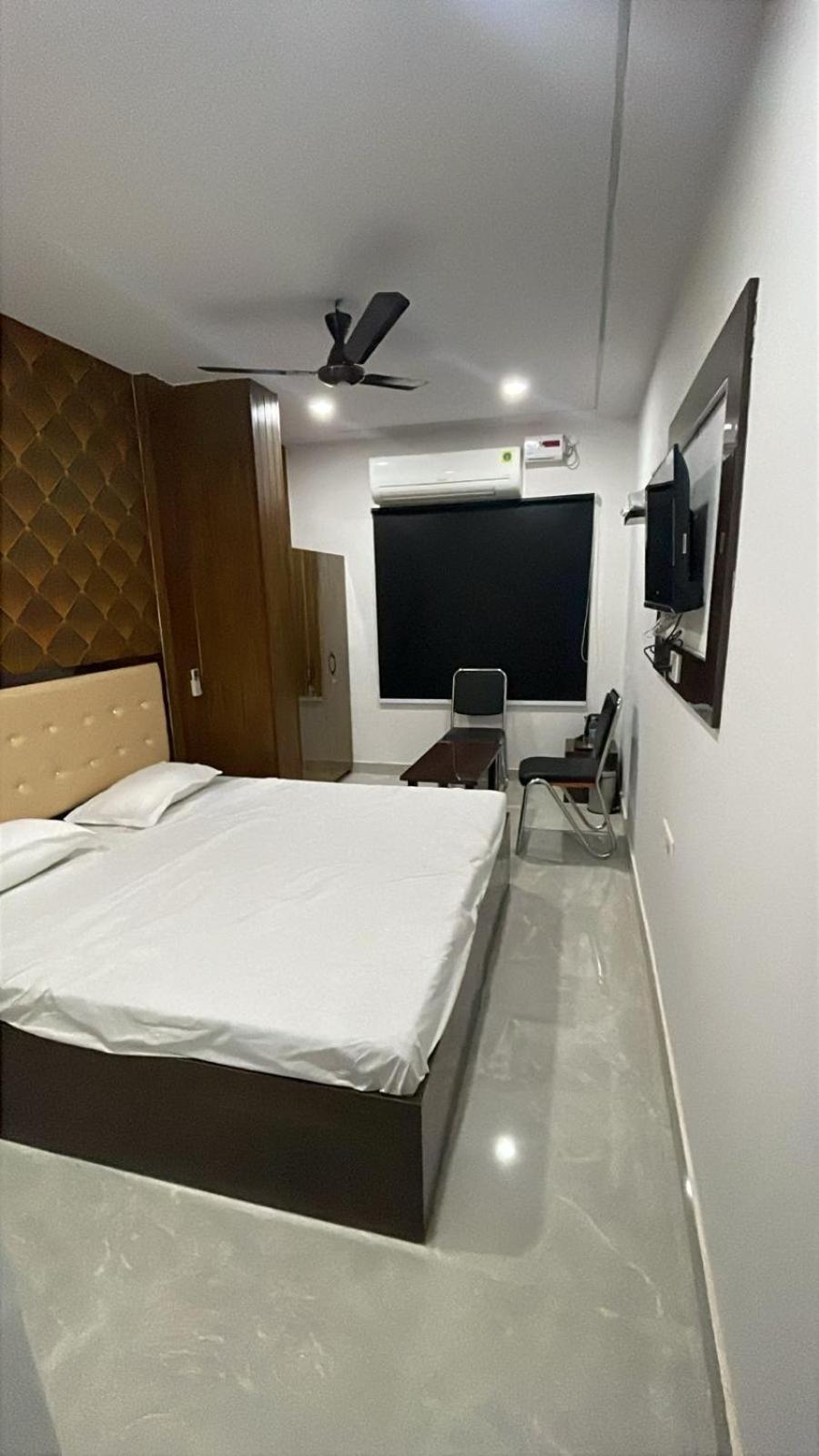 Kashi Imperial Bed & Breakfast พาราณสี ภายนอก รูปภาพ